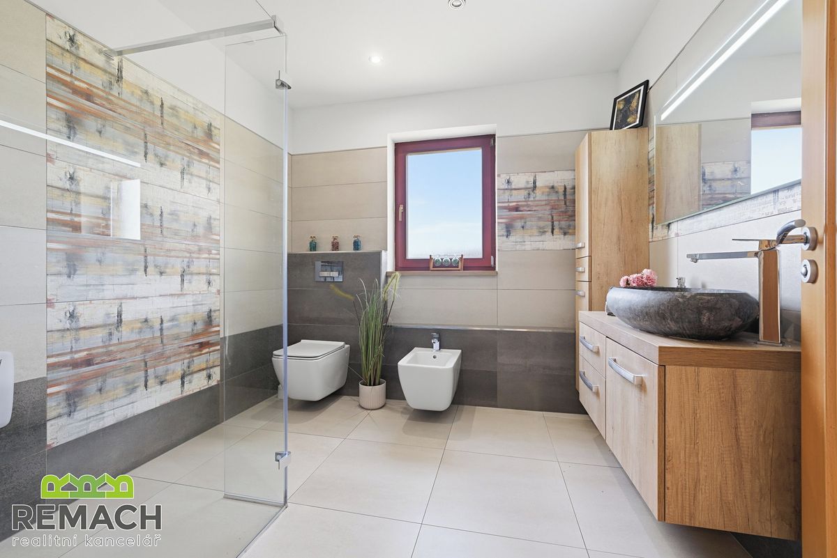 Prodej rodinného domu 288 m², pozemek 535 m² – fotografie 3