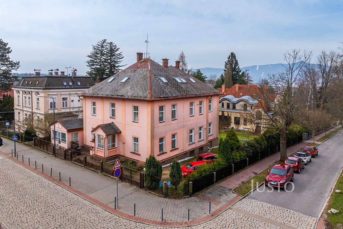 Prodej rodinného domu 225 m², pozemek 931 m²