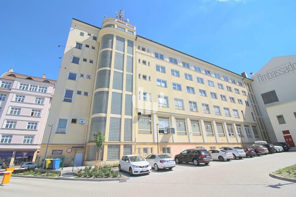 Pronájem kanceláře 372 m²