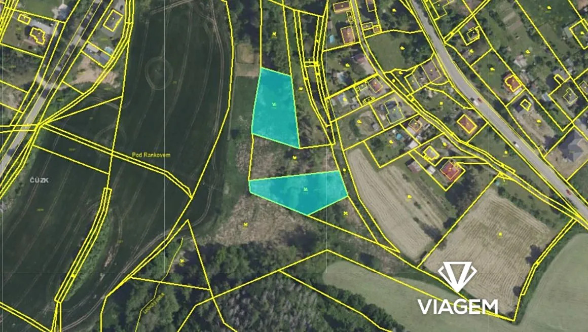Prodej podílu 7/12 pole 2458 m²