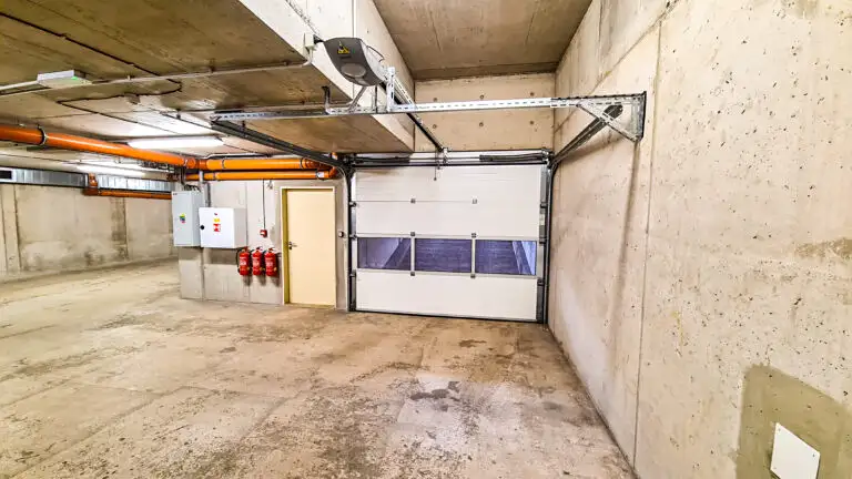 Pronájem garážového stání 15 m², Brno – náhled fotky 2
