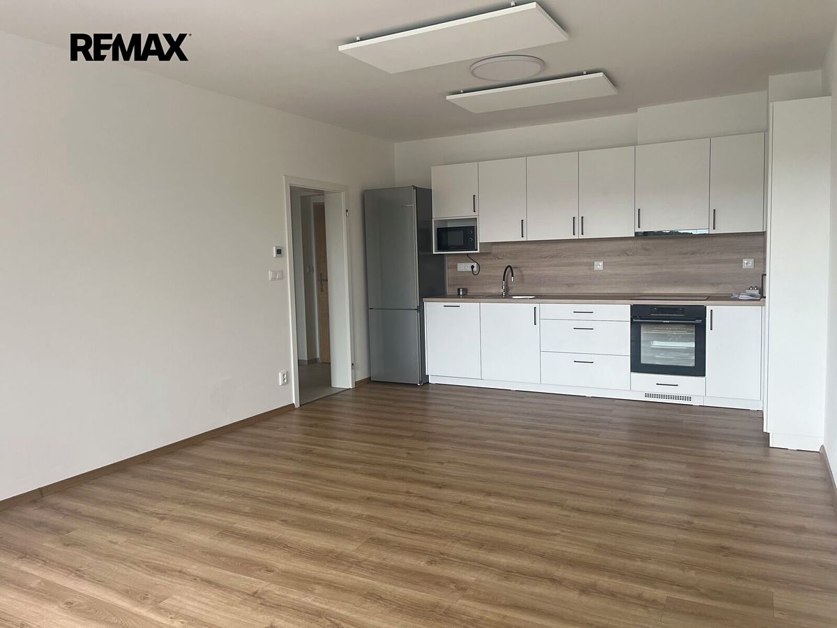 Pronájem bytu 4+kk 93 m² – fotografie 3