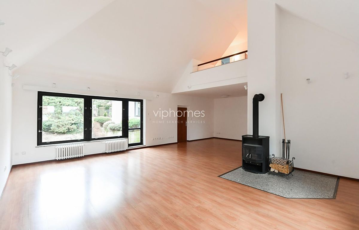 Pronájem kanceláře 417 m², Praha – fotka 1 z 3