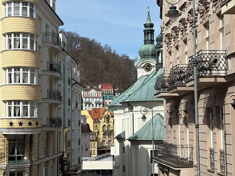 Pronájem bytu 1+kk 19 m², Karlovy Vary – náhled fotky 1
