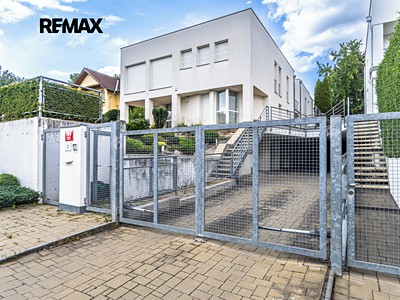 Pronájem  rodinného domu 256 m², pozemek 222 m²