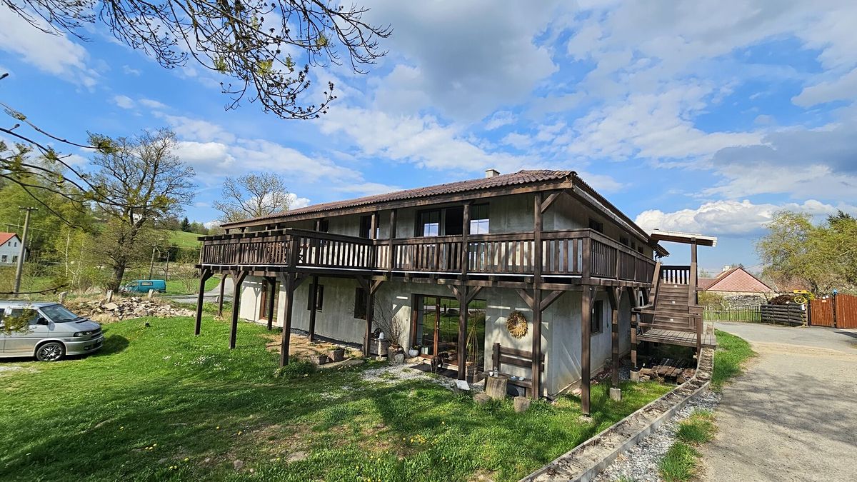 Prodej rodinného domu 360 m², pozemek 2800 m² – fotografie 2