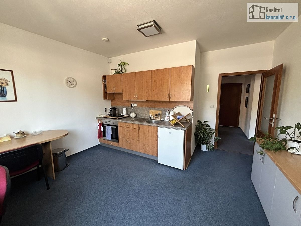 Pronájem kanceláře 87 m² – fotografie 4