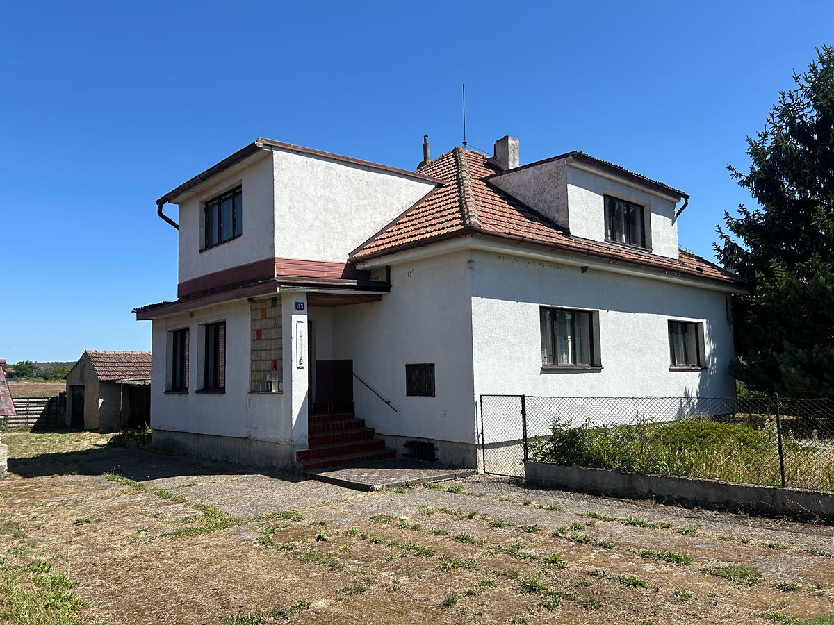 Prodej rodinného domu 164 m², pozemek 1079 m² – fotografie 2