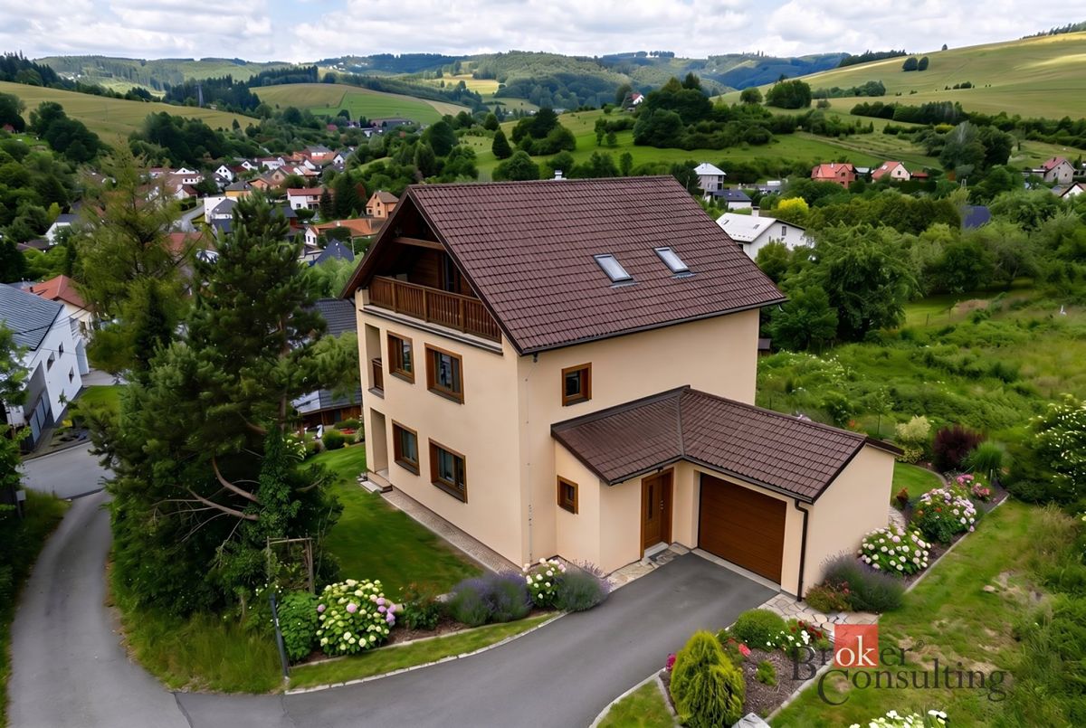 Prodej rodinného domu 256 m², pozemek 1170 m²