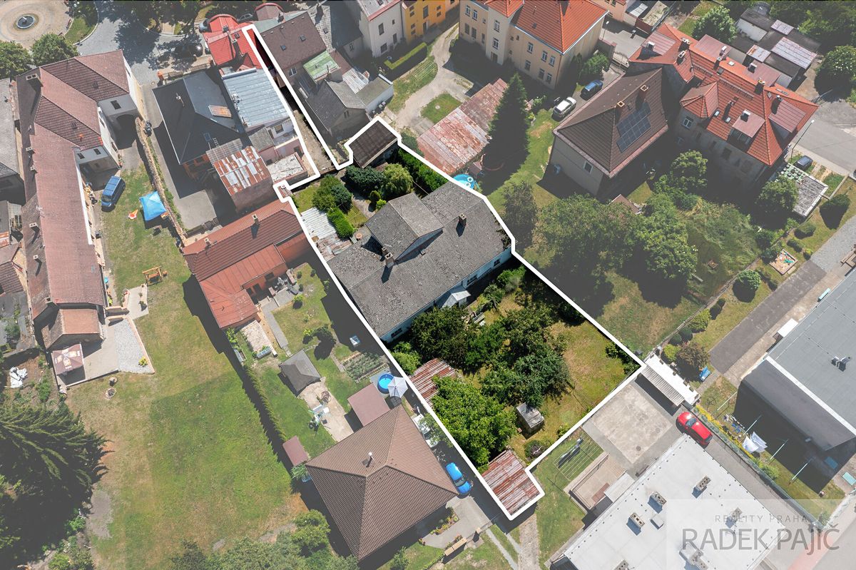 Prodej rodinného domu 218 m², pozemek 1274 m² – fotografie 2