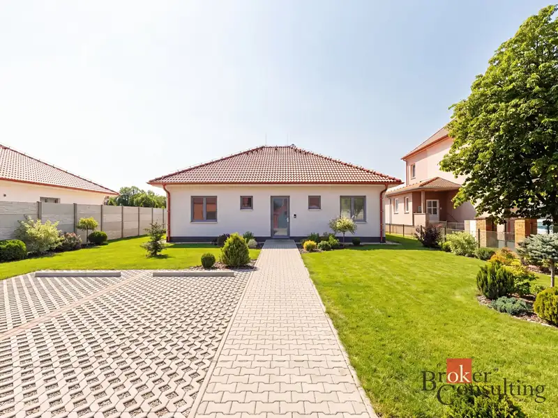 Prodej rodinného domu 100 m², pozemek 699 m², Miroslav – náhled fotky 1