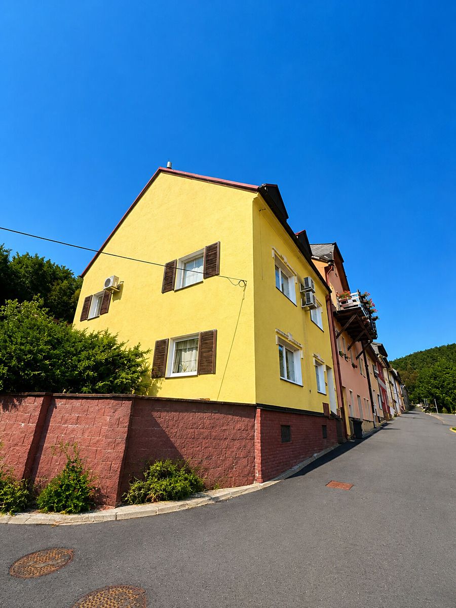 Prodej rodinného domu 420 m², pozemek 532 m² – fotografie 3