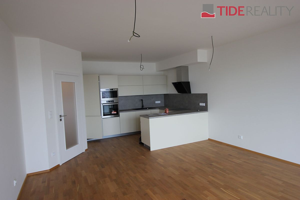 Pronájem bytu 4+kk 95 m² – fotografie 3
