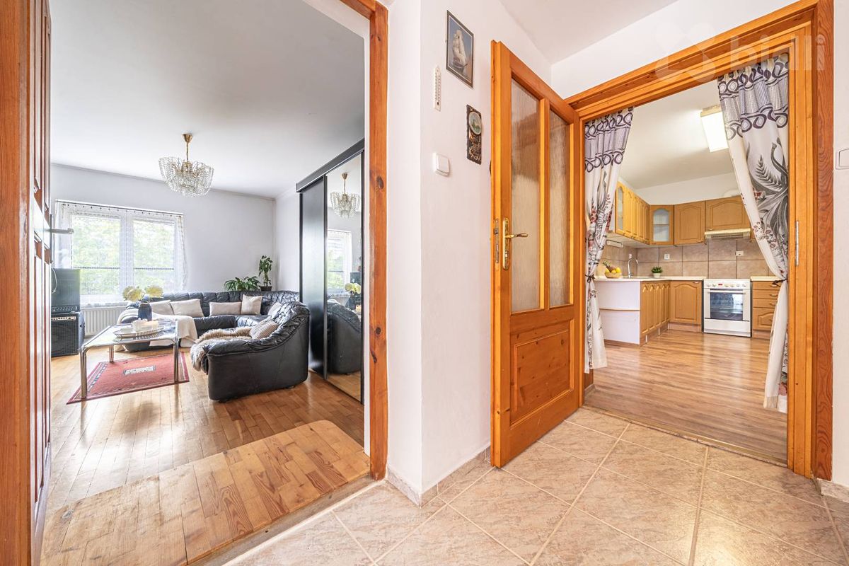 Prodej rodinného domu 237 m², pozemek 265 m² – fotografie 4