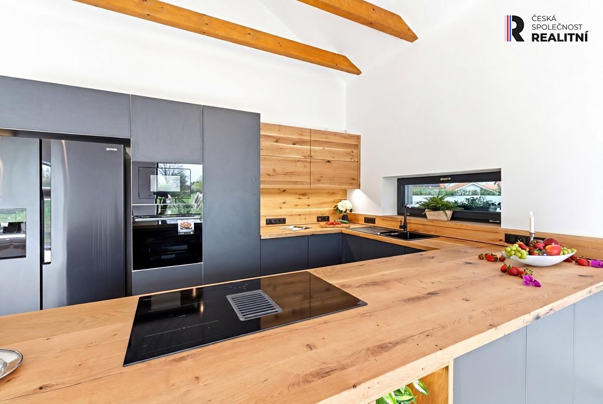 Prodej rodinného domu 200 m², pozemek 900 m² – fotografie 4