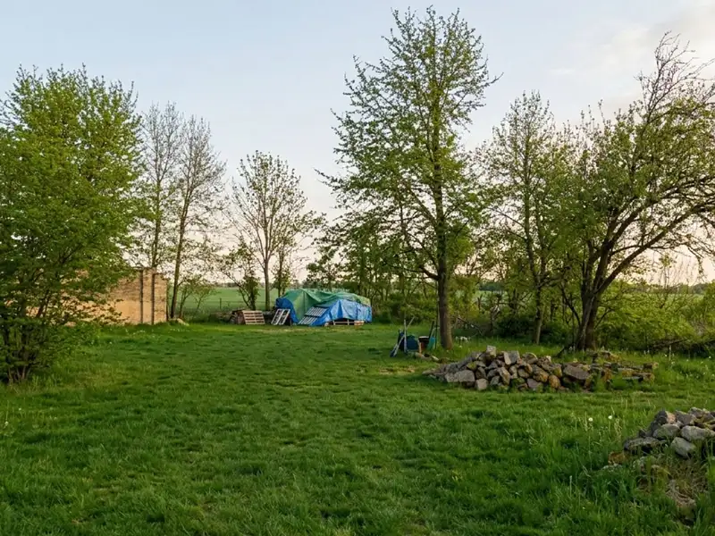 Prodej stavebního pozemku 1300 m², Chorušice – náhled fotky 1