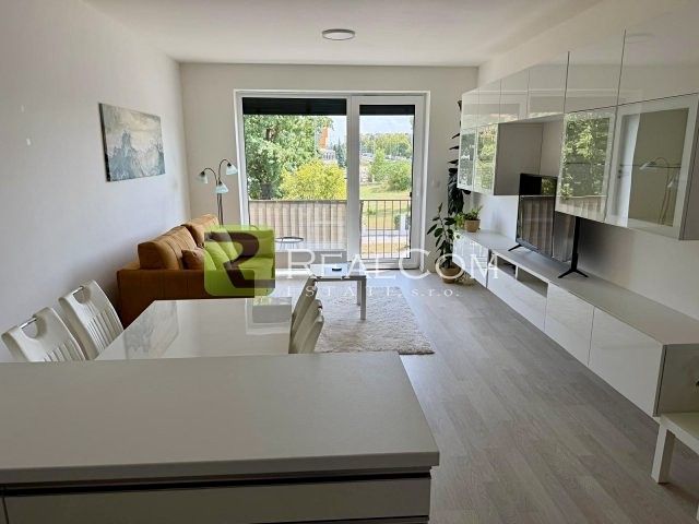 Pronájem bytu 2+kk 56 m²