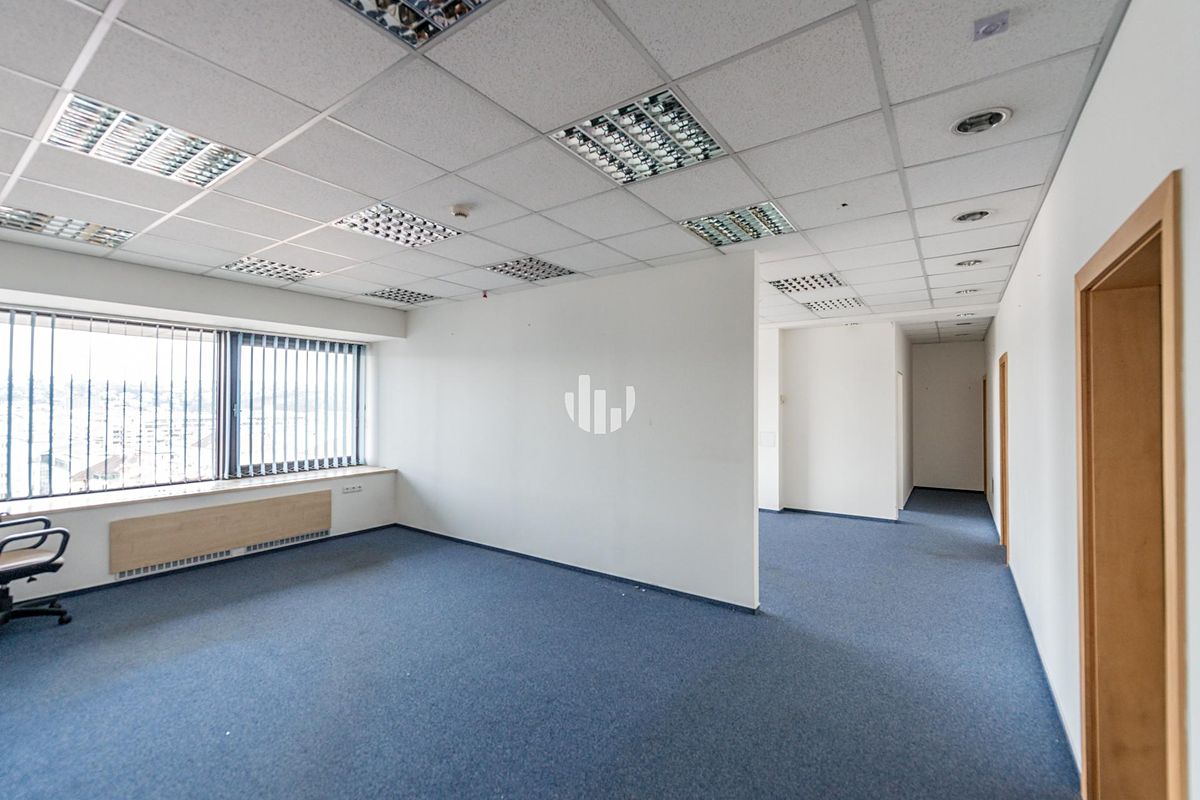 Pronájem kanceláře 478 m² – fotografie 4