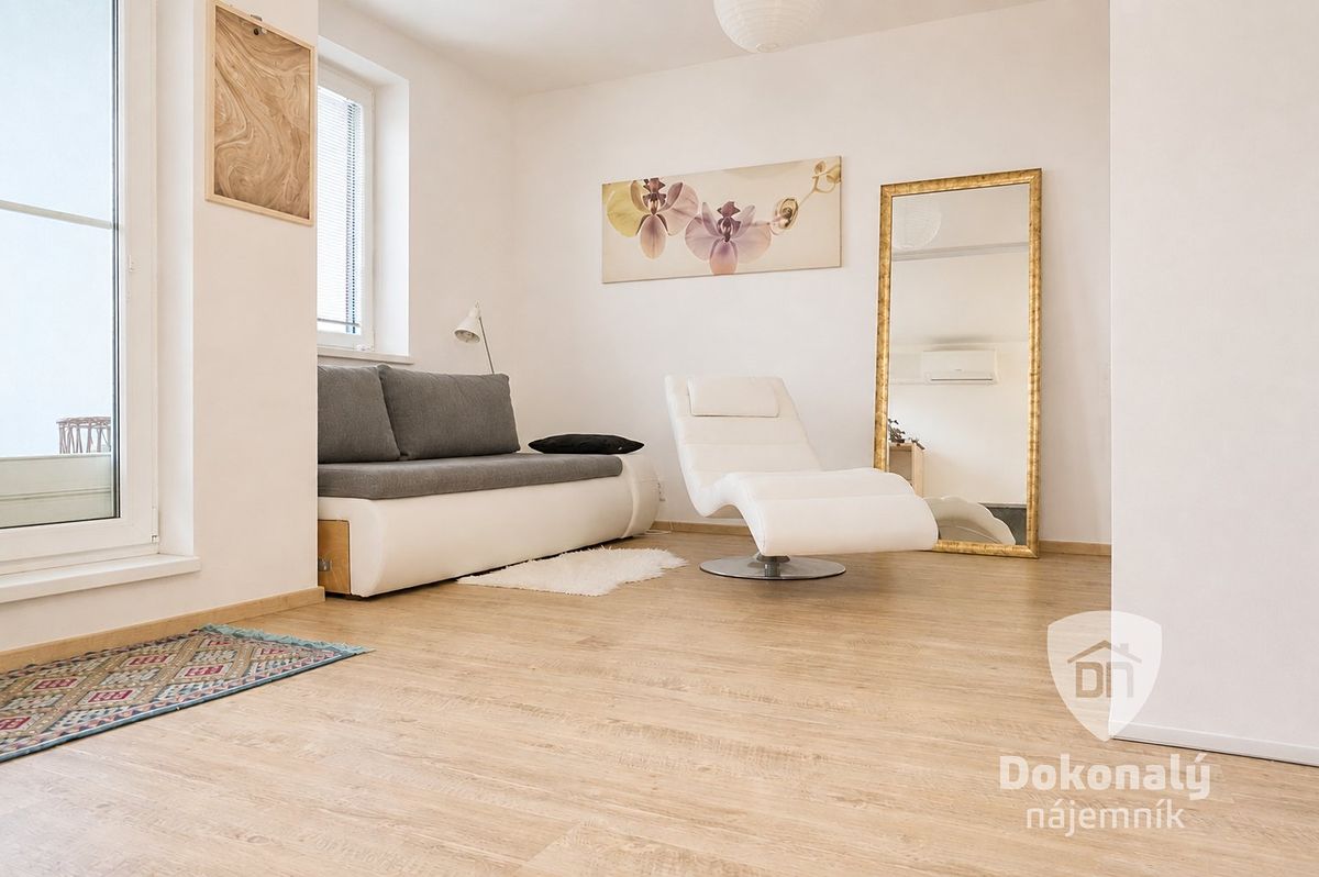 Pronájem bytu 1+kk 32 m²