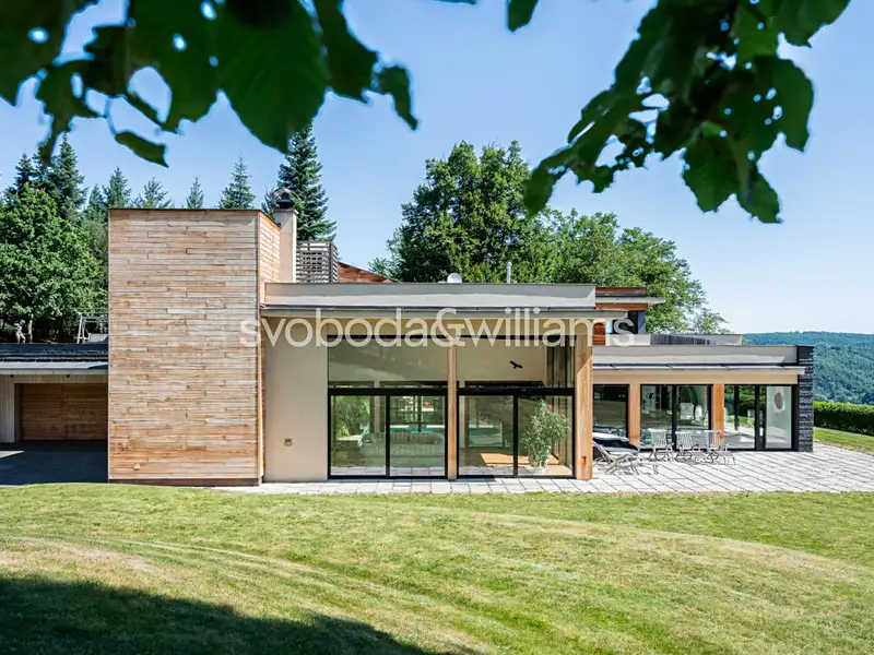 Prodej rodinného domu 908 m², pozemek 83722 m², Davle – náhled fotky 3