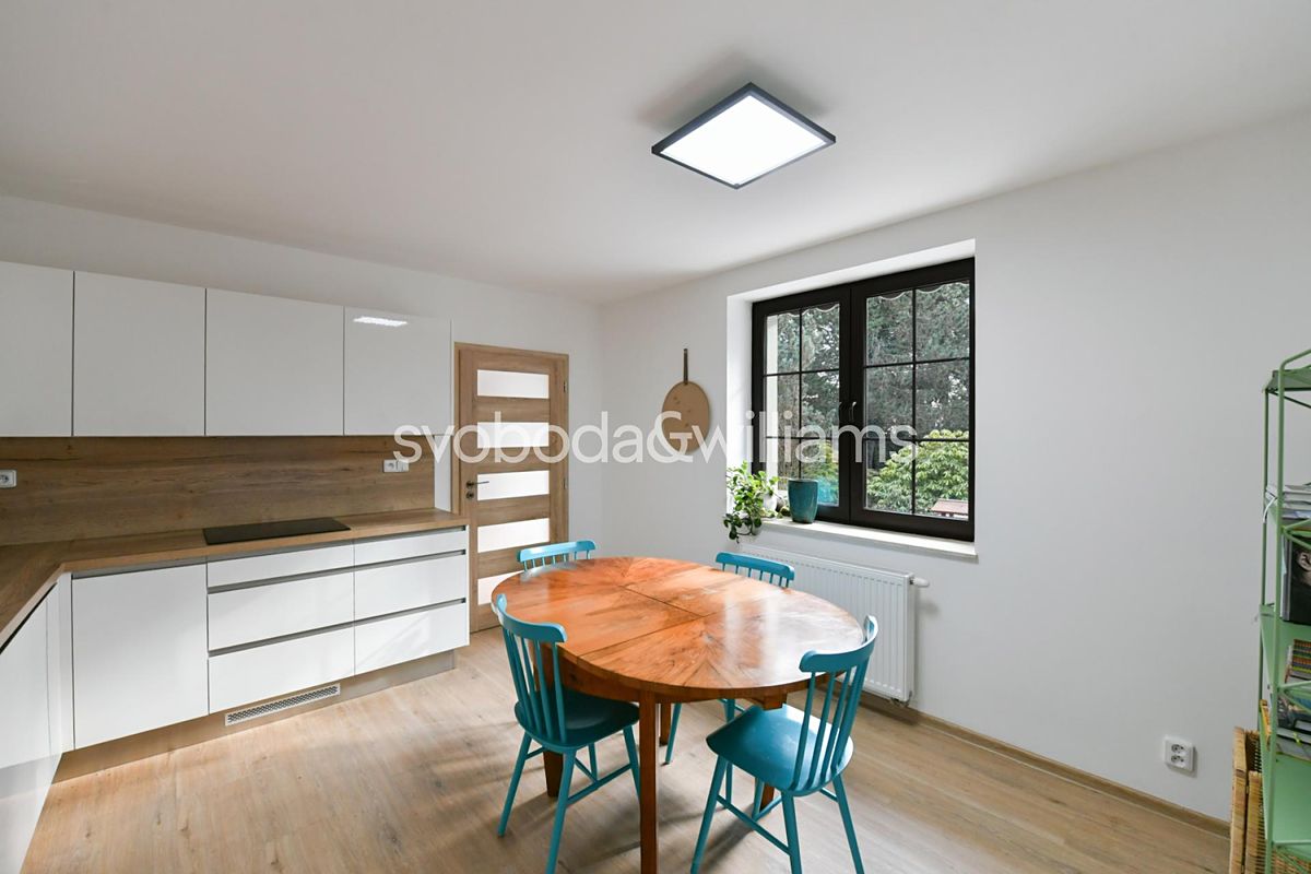 Prodej rodinného domu 160 m², pozemek 1061 m² – fotografie 5