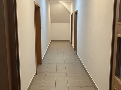 Pronájem komerčního prostoru, 94 m² (2 z 11)