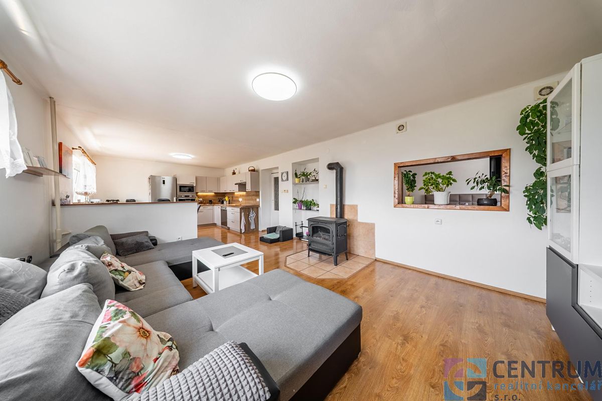 Prodej rodinného domu 243 m², pozemek 1440 m² – fotografie 5