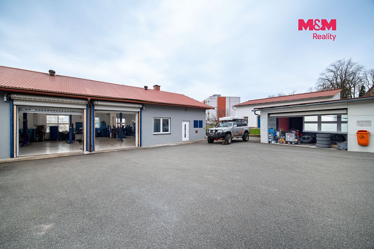 Prodej rodinného domu 1152 m², pozemek 1679 m² – fotografie 3