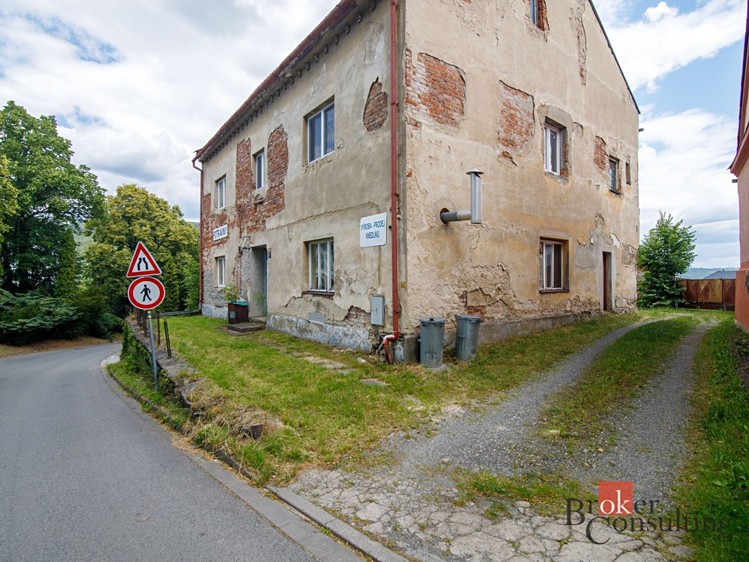 Prodej komerčního prostoru, 320 m² (1 z 21)