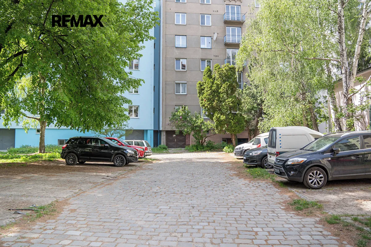 Prodej garážového stání 12 m²