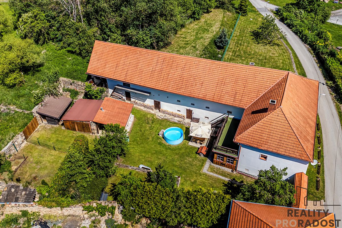 Prodej rodinného domu 557 m², pozemek 1437 m² – fotografie 3