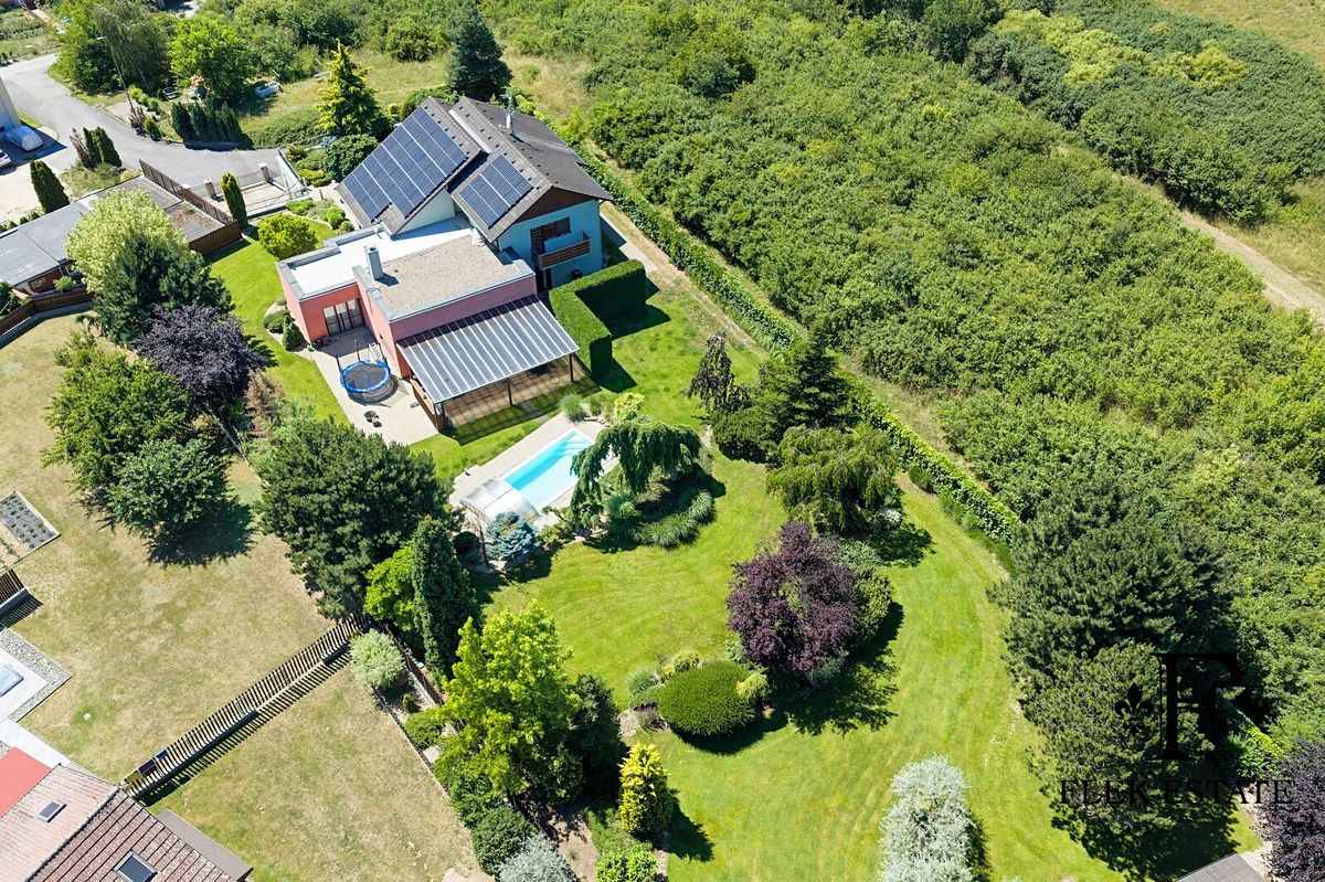 Prodej rodinného domu 371 m², pozemek 2392 m² – fotografie 3