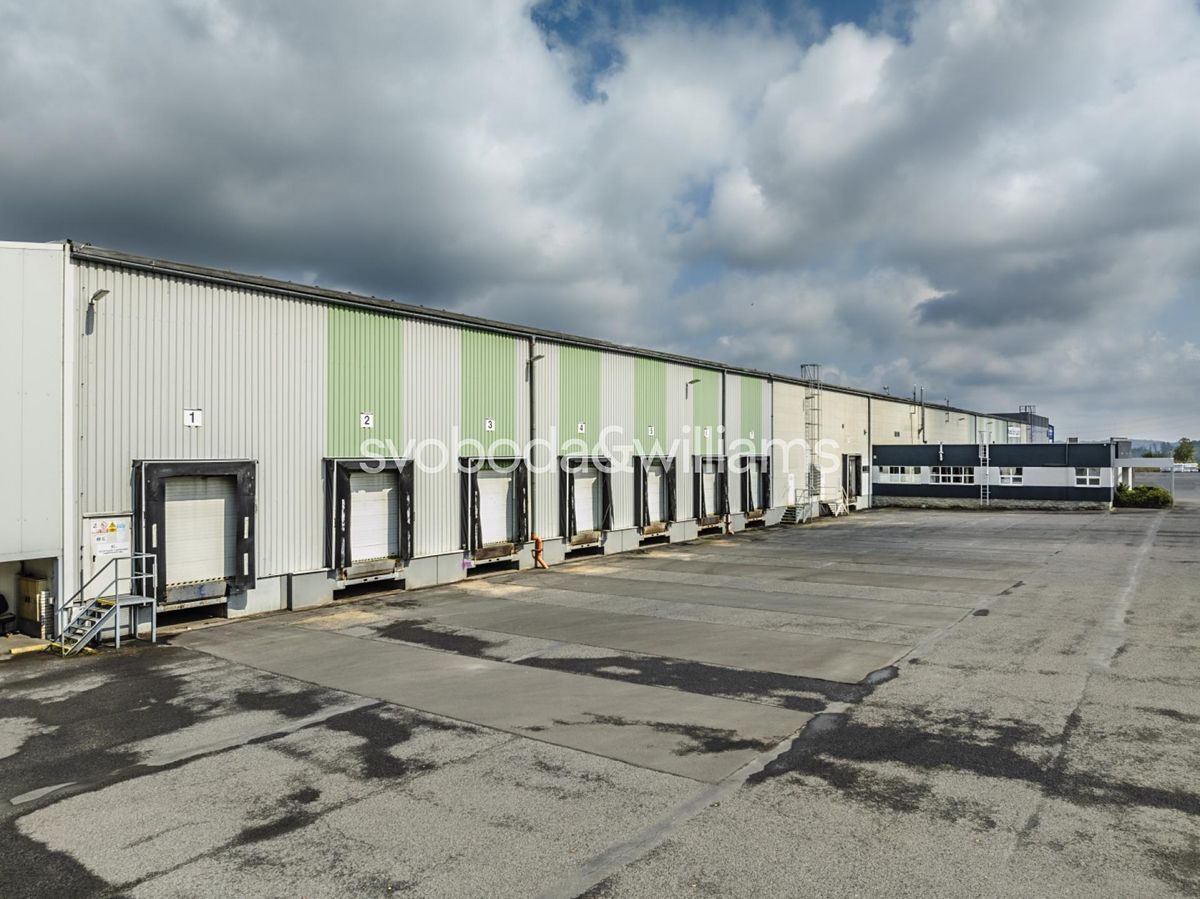 Pronájem skladového prostoru 1862 m² – fotografie 3