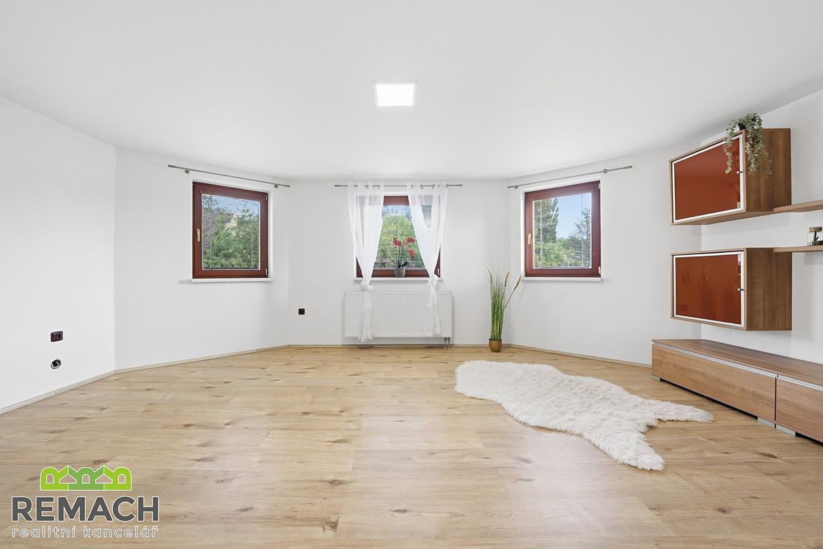 Prodej rodinného domu 288 m², pozemek 535 m² – fotografie 5