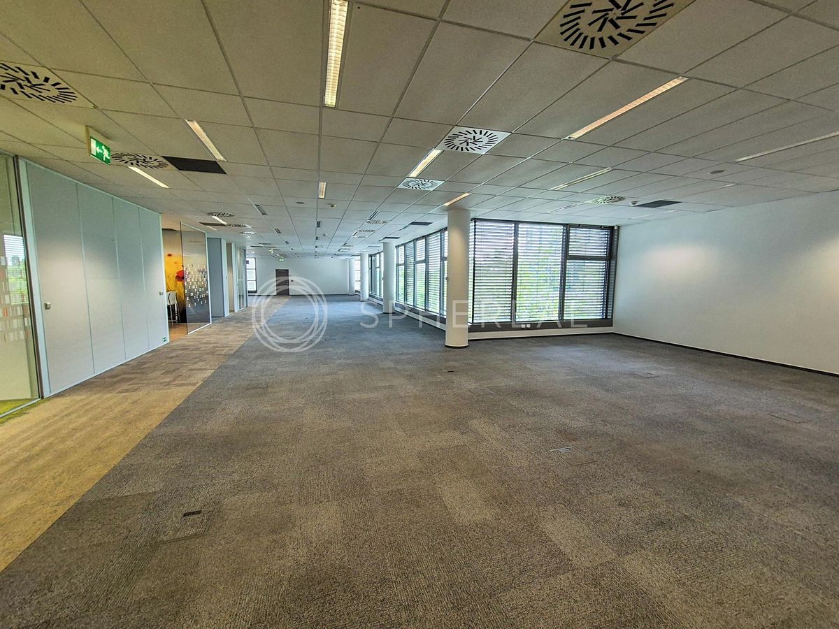 Pronájem kanceláře 1000 m² – fotografie 3