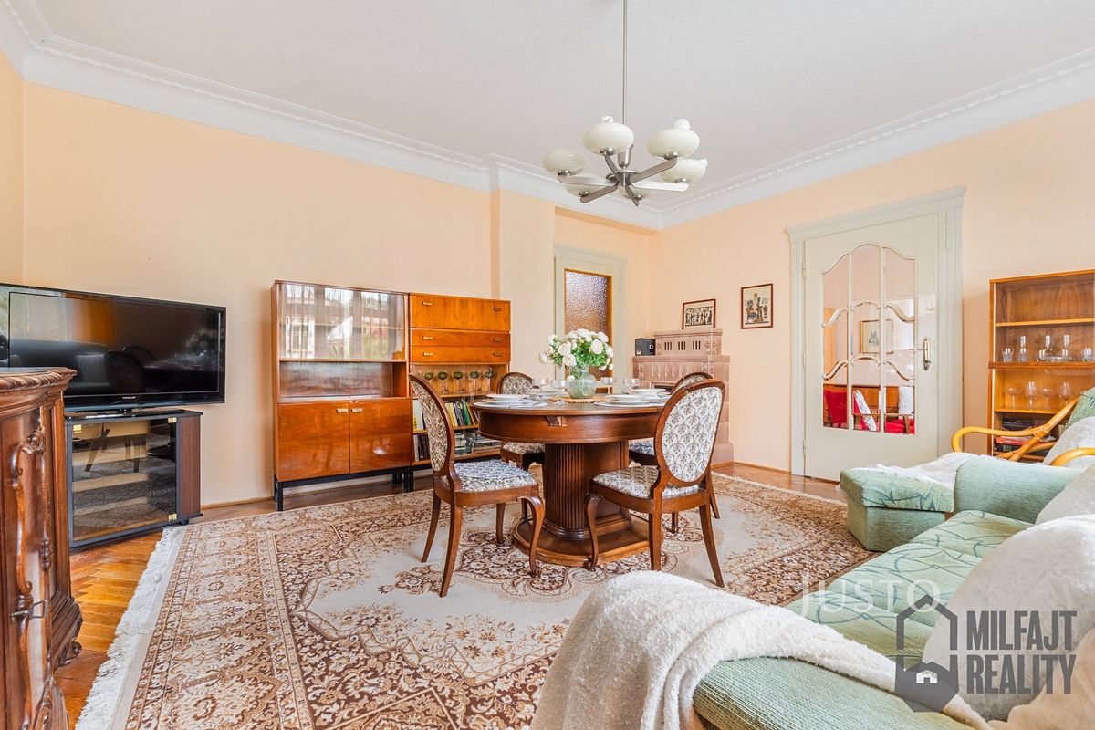 Prodej rodinného domu 200 m², pozemek 635 m² – fotografie 2