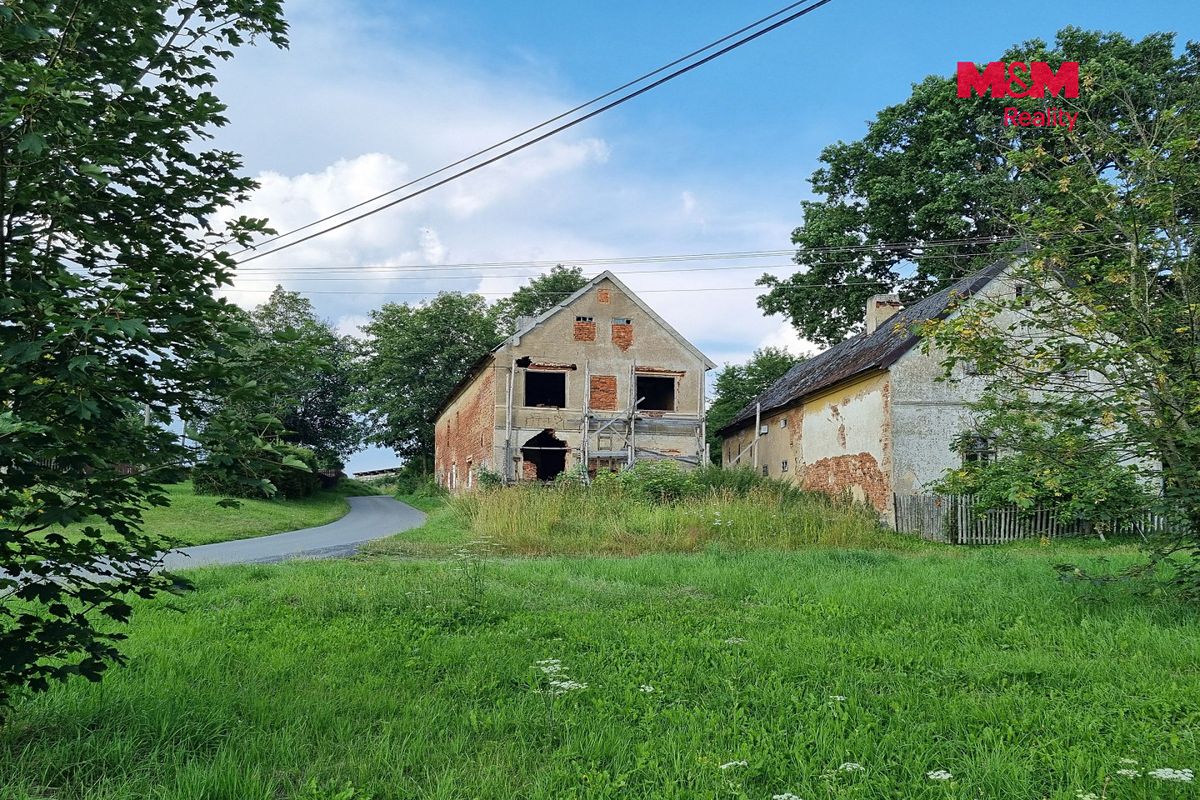 Prodej rodinného domu 142 m², pozemek 684 m² – fotografie 2