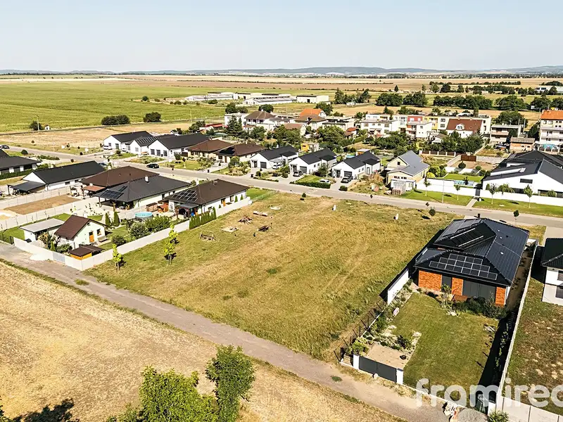 Prodej stavebního pozemku 726 m², Cvrčovice – náhled fotky 3