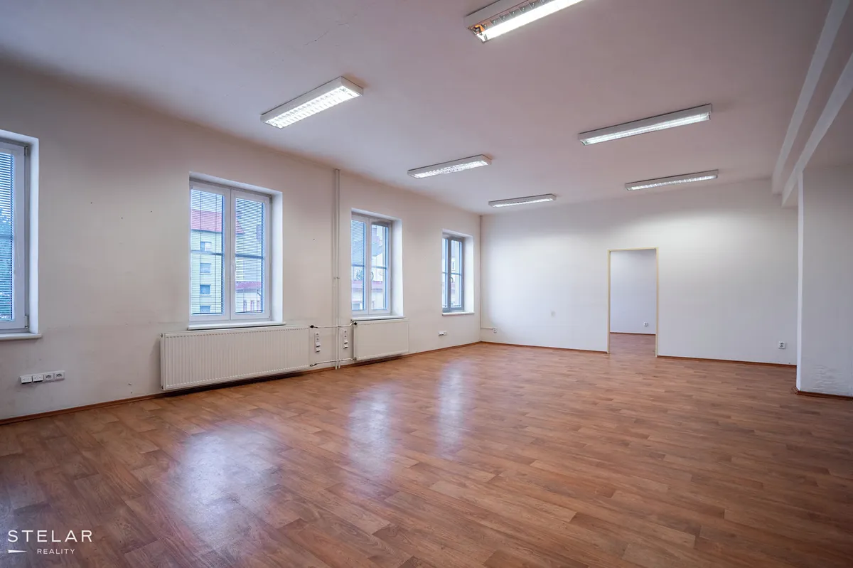 Pronájem kanceláře 328 m²