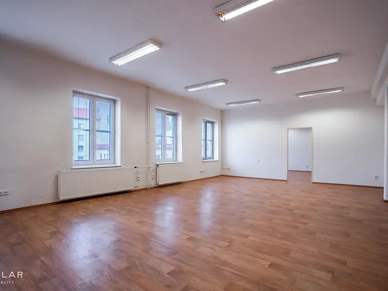 Pronájem kanceláře 328 m², Krnov – náhled fotky 1