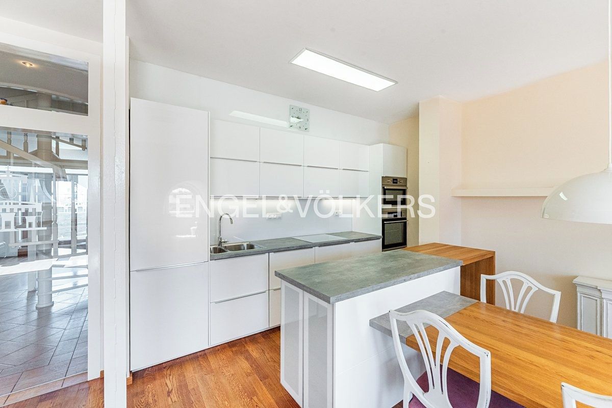 Pronájem bytu 4+kk 150 m² – fotografie 3