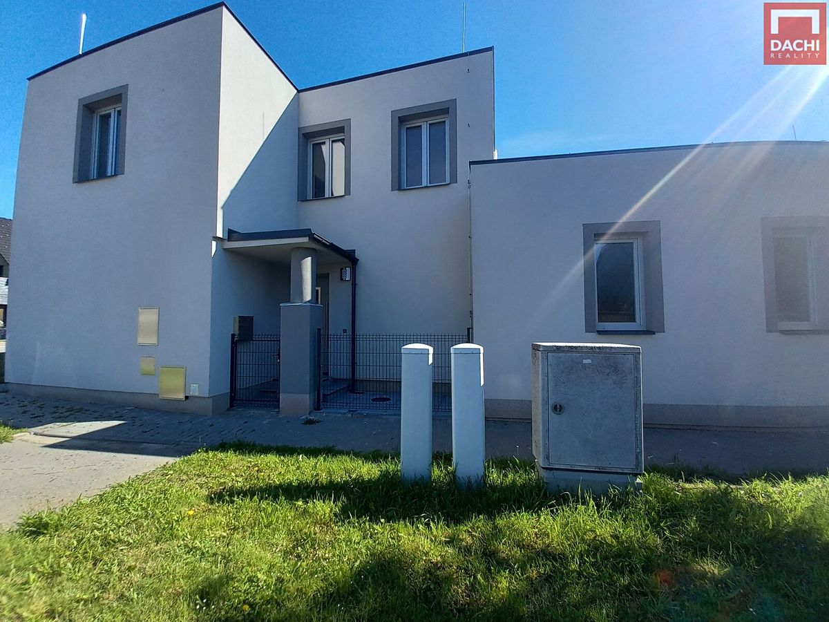 Prodej rodinného domu 173 m², pozemek 235 m² – fotografie 2