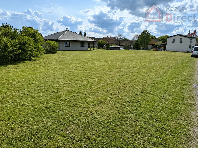 Prodej stavebního pozemku 1096 m², Dobrovice – náhled fotky 1