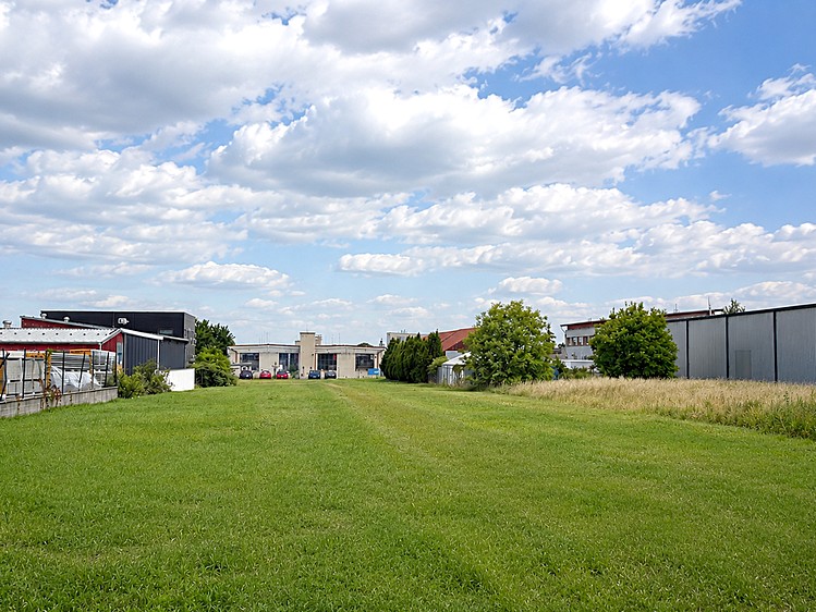Prodej pozemku, 3 266 m² (2 z 3)