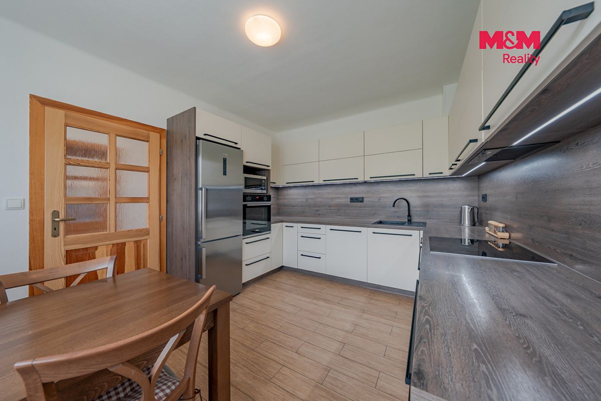 Prodej rodinného domu 167 m², pozemek 1098 m² – fotografie 2
