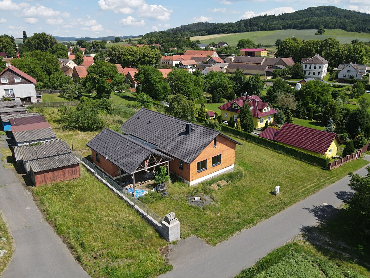Prodej rodinného domu 183 m², pozemek 2003 m²