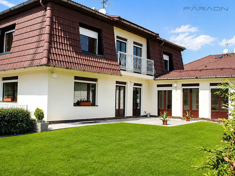Pronájem vily 365 m², pozemek 539 m², Praha – náhled fotky 1