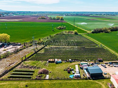 Prodej  komerčního pozemku 1 000 m²