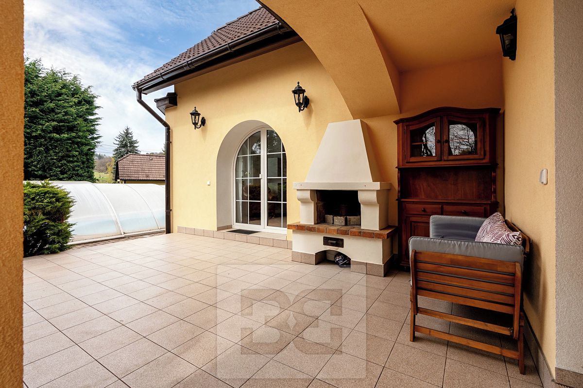 Prodej rodinného domu 170 m², pozemek 1332 m² – fotografie 2
