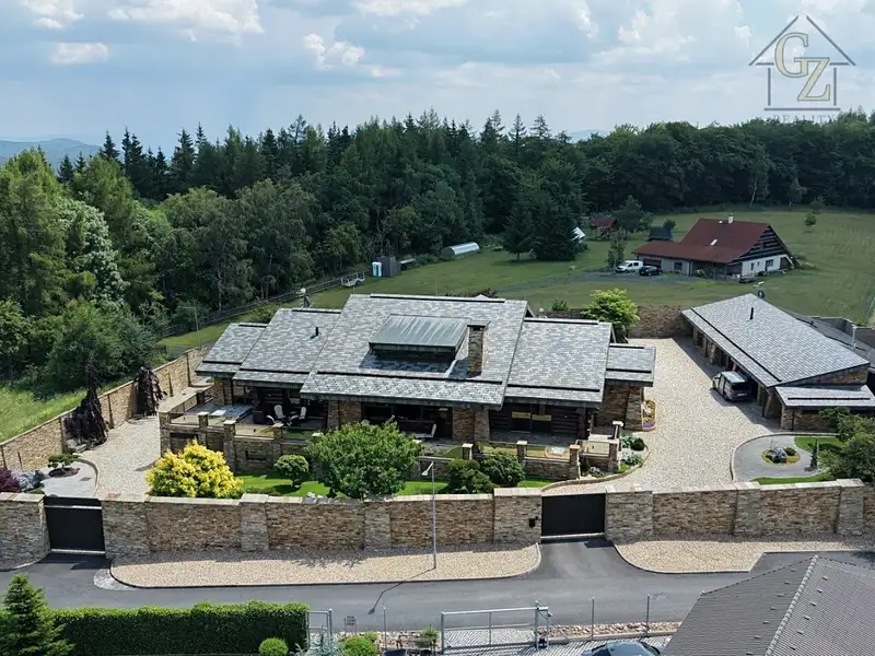Prodej rodinného domu 800 m², pozemek 2969 m², Klíny – náhled fotky 2